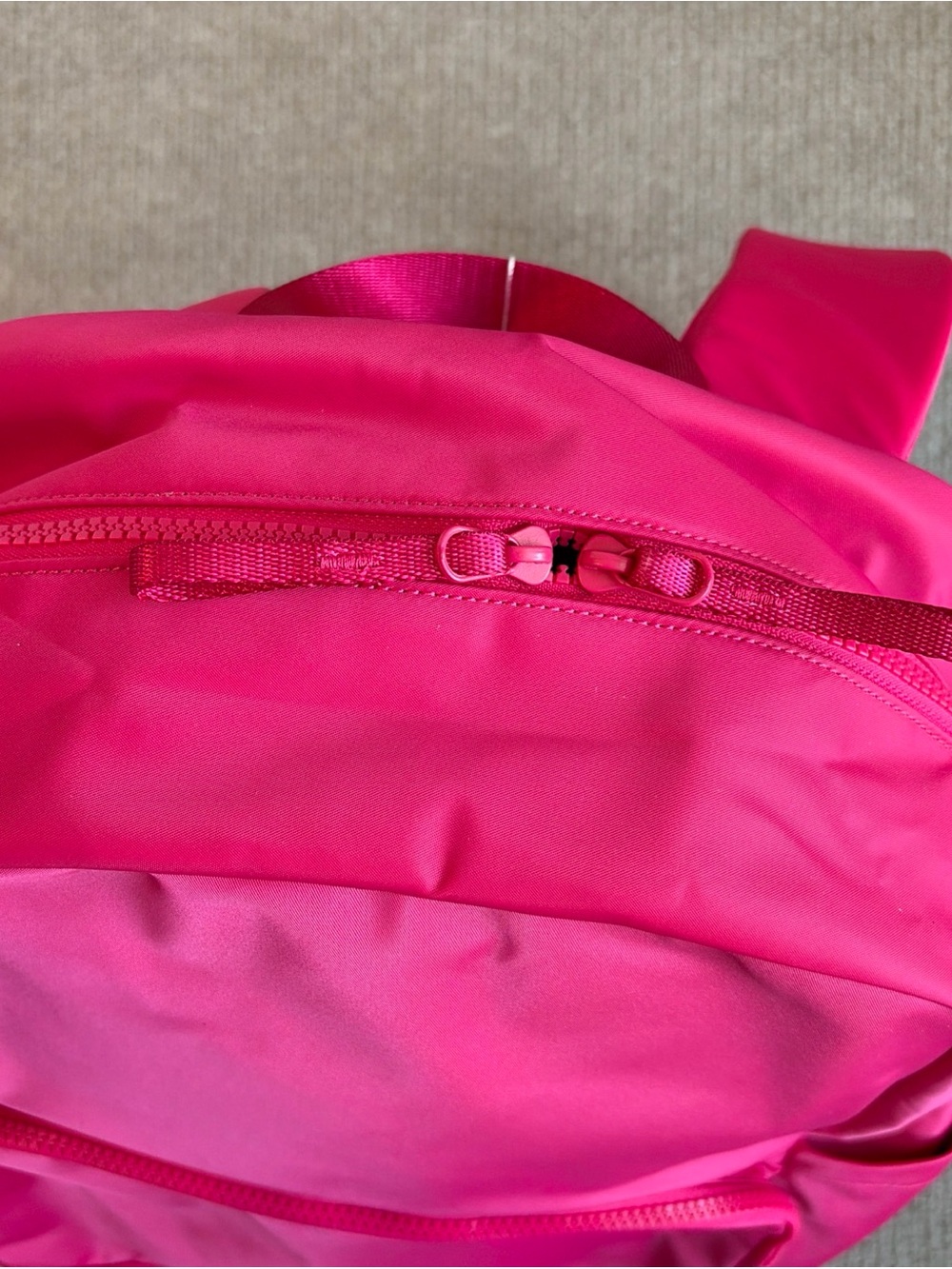 Lululemon Everywhere Backpack 22L Calypso Pink Outer Pockets Laptop Sleeve NWT - Picture 4 of 8